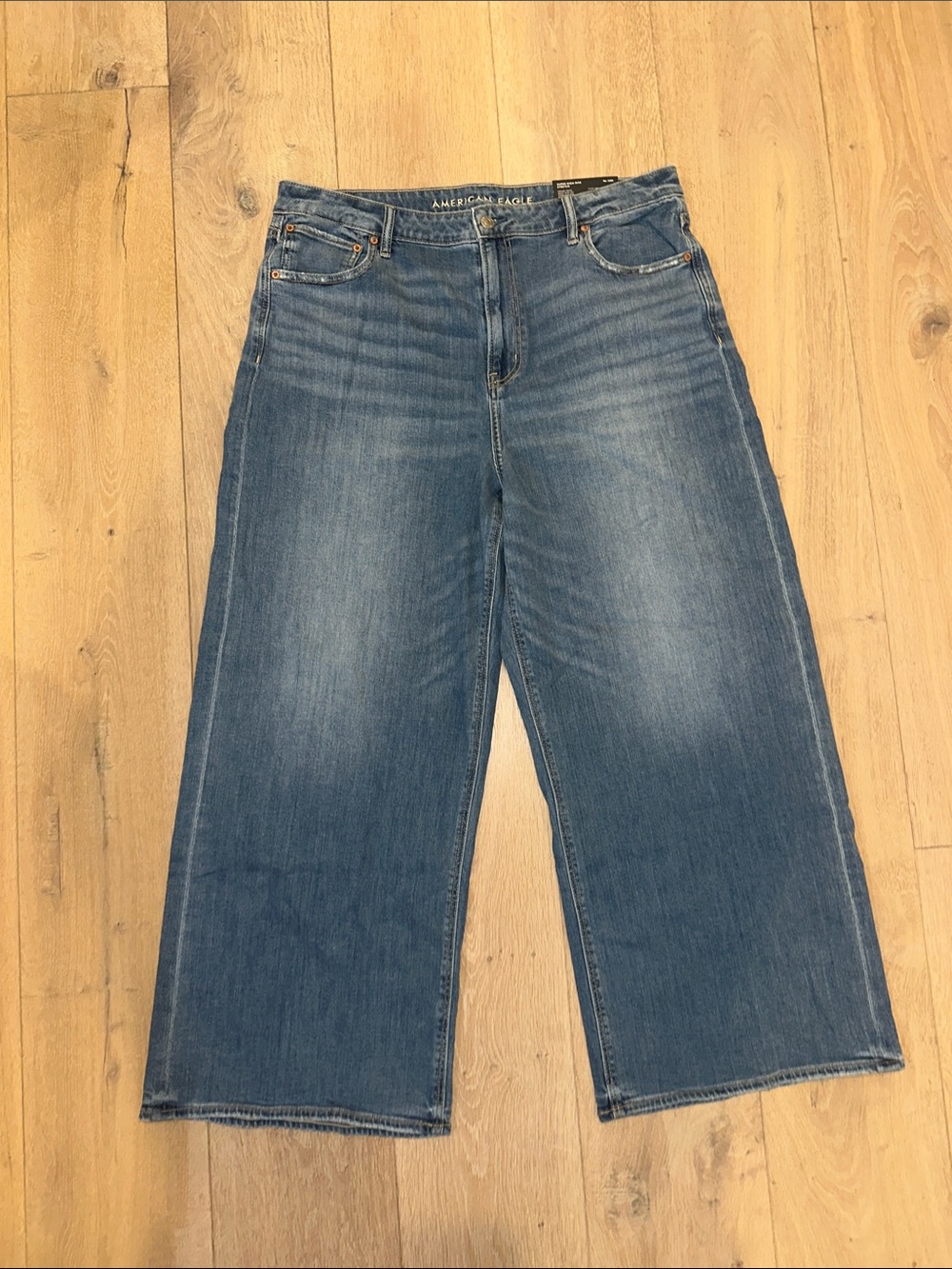 American Eagle Outfitters Women’s Medium Wash Wide Leg Jeans